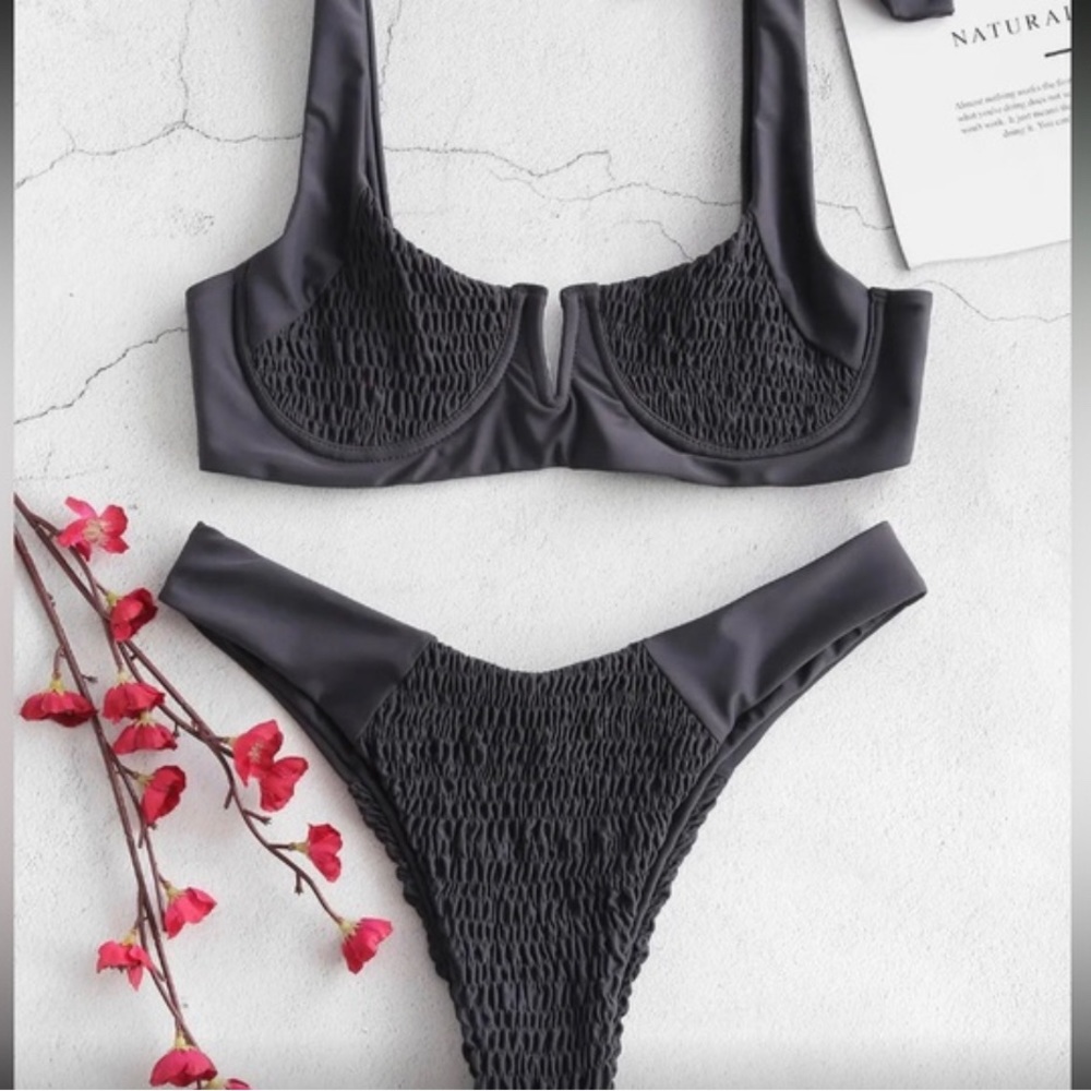 ZAFUL Ruffle Smocked Bandeau Bikini